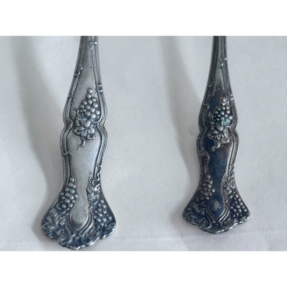 Rogers Bros A1 Large Serving Spoon Silverware Silver Plated Grape Pattern 1847 - Picture 3 of 16